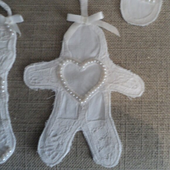 Battenburg Lace Christmas pearl ornaments~ lot of 5 - Picture 2 of 8